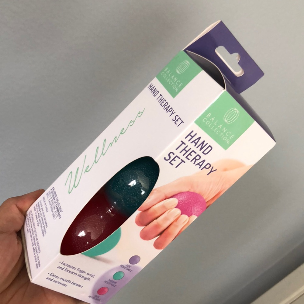 BNWT hand therapy set by balance collection